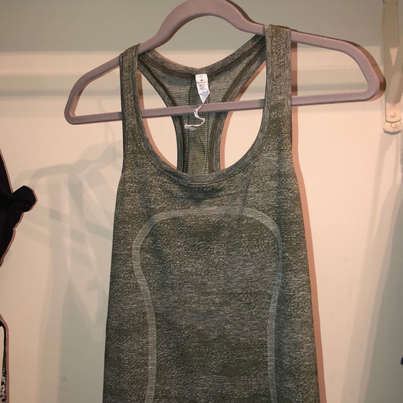 Lululemon tank top - Picture 2 of 5